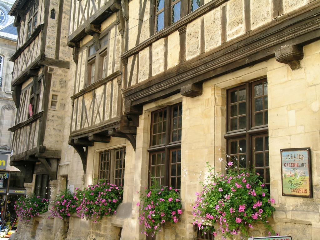 Logis Les Remparts Bed & Breakfast Bayeux Ngoại thất bức ảnh