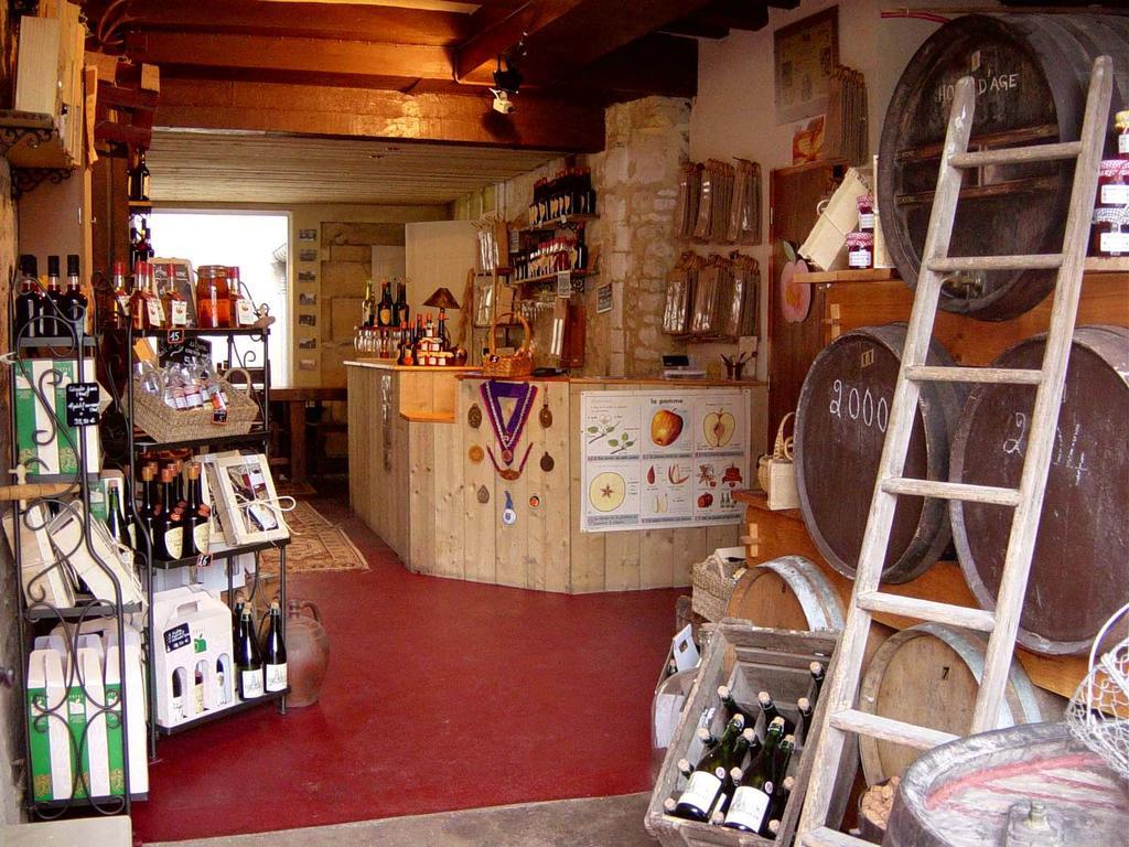 Logis Les Remparts Bed & Breakfast Bayeux Ngoại thất bức ảnh